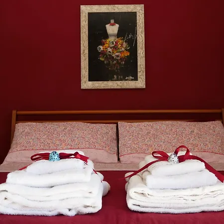 Rosso Pompeiano Apartament *
