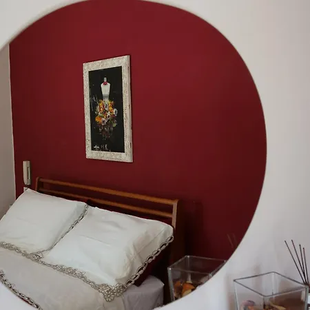 Rosso Pompeiano Apartament Pompeja
