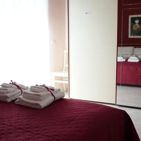 Apartament Rosso Pompeiano *