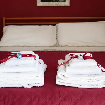 Rosso Pompeiano Apartament